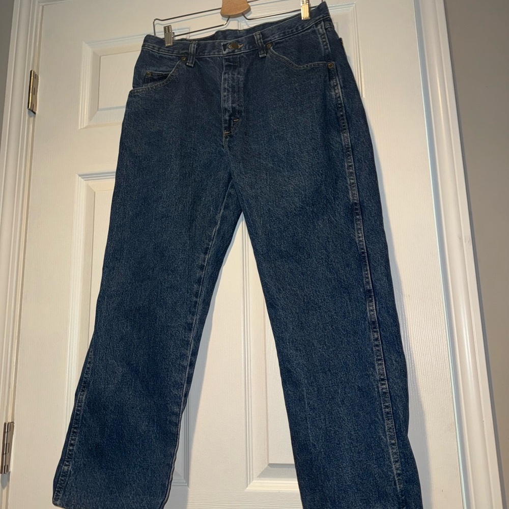 Wrangler Blue 32x30 Medium Wash Straight Leg Jeans